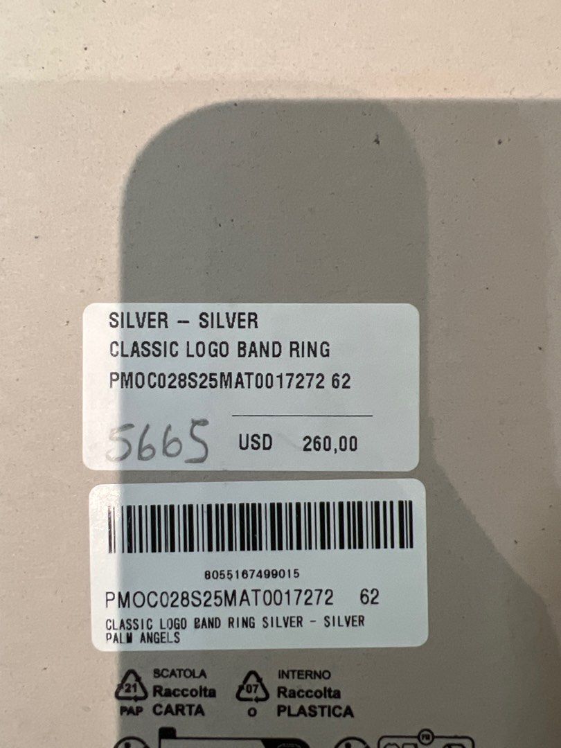 Ring (Category: Jewelry) located in Singapore. Submitted by 820335 (Listing ID 1438128539, Image 4). Description: .