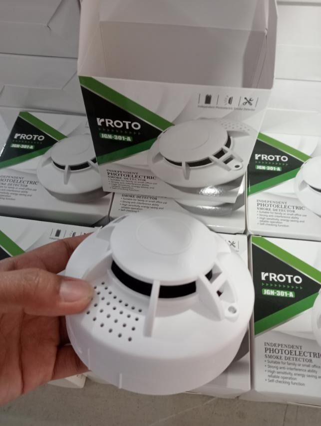 Roto Smoke Detector Alarm (Category: Everything Else Others) located in Manila. Submitted by pmconlineshop_07 (Listing ID 1438130173, Image 2). Description: Roto Smoke Detector Alarm Price: P695 Key Features: Brand: Roto Sensor Type: Photoelectric (minimizes false alarms from cooking fumes) Operation: Battery-operated (9V battery included) Strong anti-interference capability High-sensitivity smoke detection.