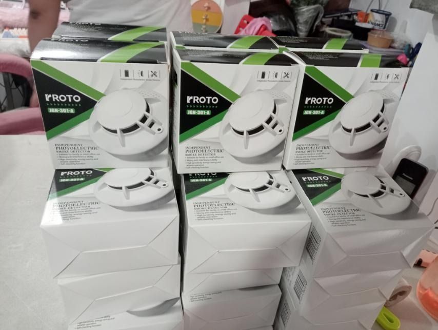 Roto Smoke Detector Alarm (Category: Everything Else Others) located in Manila. Submitted by pmconlineshop_07 (Listing ID 1438130173, Image 3). Description: Roto Smoke Detector Alarm Price: P695 Key Features: Brand: Roto Sensor Type: Photoelectric (minimizes false alarms from cooking fumes) Operation: Battery-operated (9V battery included) Strong anti-interference capability High-sensitivity smoke detection.