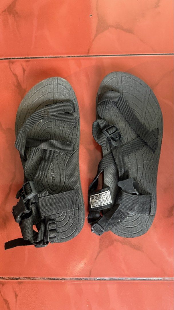 Sandugo Sandals Size 9 (Category: Slippers & Slides) located in Quezon City. Submitted by sulitselections (Listing ID 1438235674, Image 2). Description: - Sandugo sandals in black - Size: US 9 / Euro 42 / Japan 270 - Adjustable straps for a custom fit - Textured sole with a unique lizard design - Ideal for outdoor activities Pre-Loved, managed expectations. ORIGINAL AUTHENTIC GENUINE Fixed Price Location: Project 8 QC Near Mindanao Ave cor Road 2