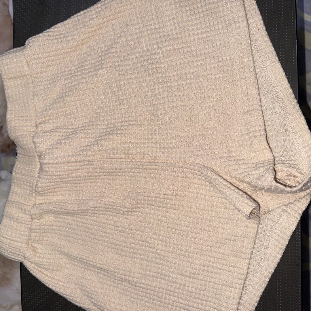 Shein Waffle Shorts (beach short) (Category: Shorts) located in Quezon City. Submitted by sabbyfinds (Listing ID 1438272101, Image 1). Description: 🔍 Manage Expectations All items are thrifted/own preloved. Expect minimal signs of use. ALL POSTED PICTURES ARE TRUE TO ITS COLOR AND FLAWS - Size: XS ; L-13 in w:11-15 in Thigh hole : 11.5 in - Waffle knit texture - Elastic waistband - Material: 97% polyester, 3% elastane - Casual wear/ beach wear -