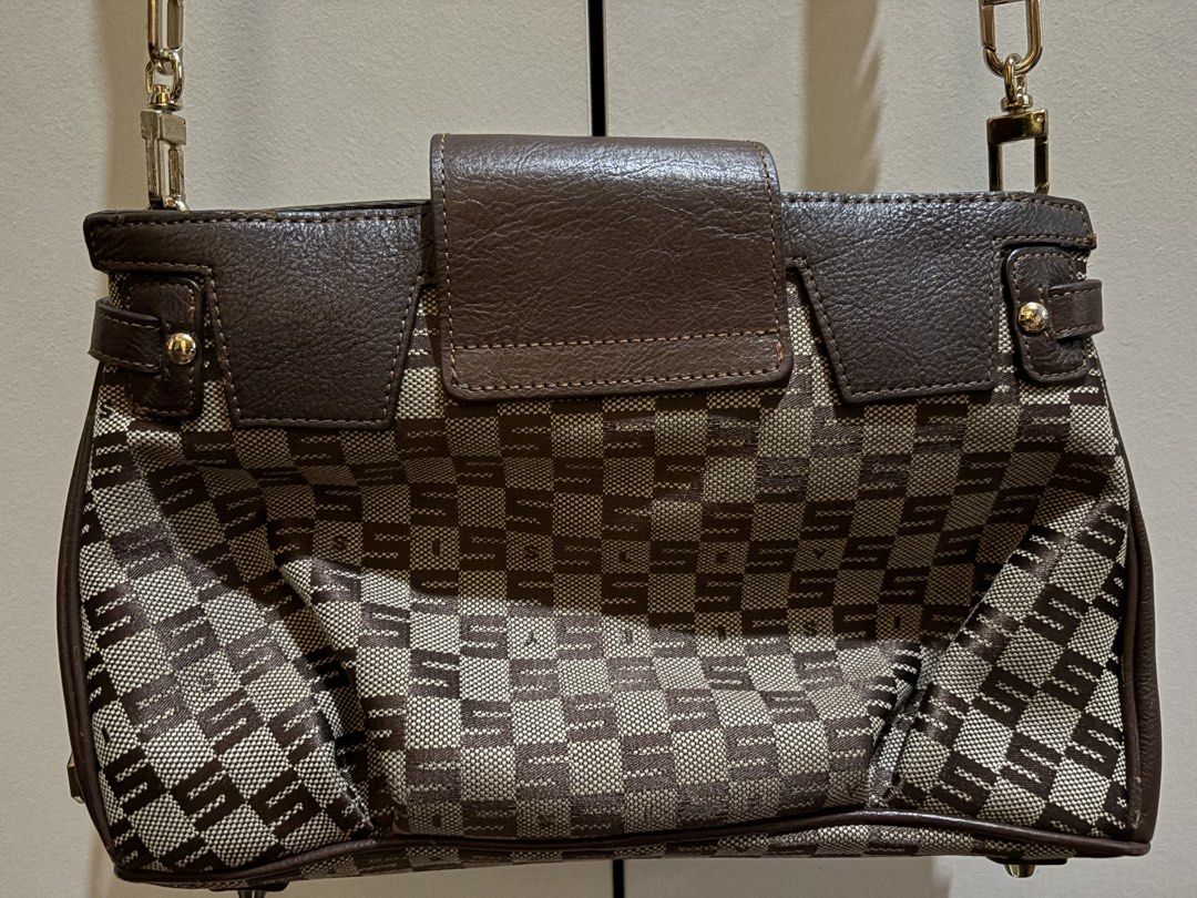 Sisley Italy Brown Shoulder Bag (Category: Shoulder Bags) located in Quezon City. Submitted by strmlnng (Listing ID 1438222541, Image 3). Description: - Sisley Italy shoulder bag - Brown color - Beige checkered pattern - Flap closure with gold-tone metal accent - Detachable chain strap - Zippered interior pocket - Features Sisley Italy label inside Drop your offers. Kindly manage expectation. Thanks!.