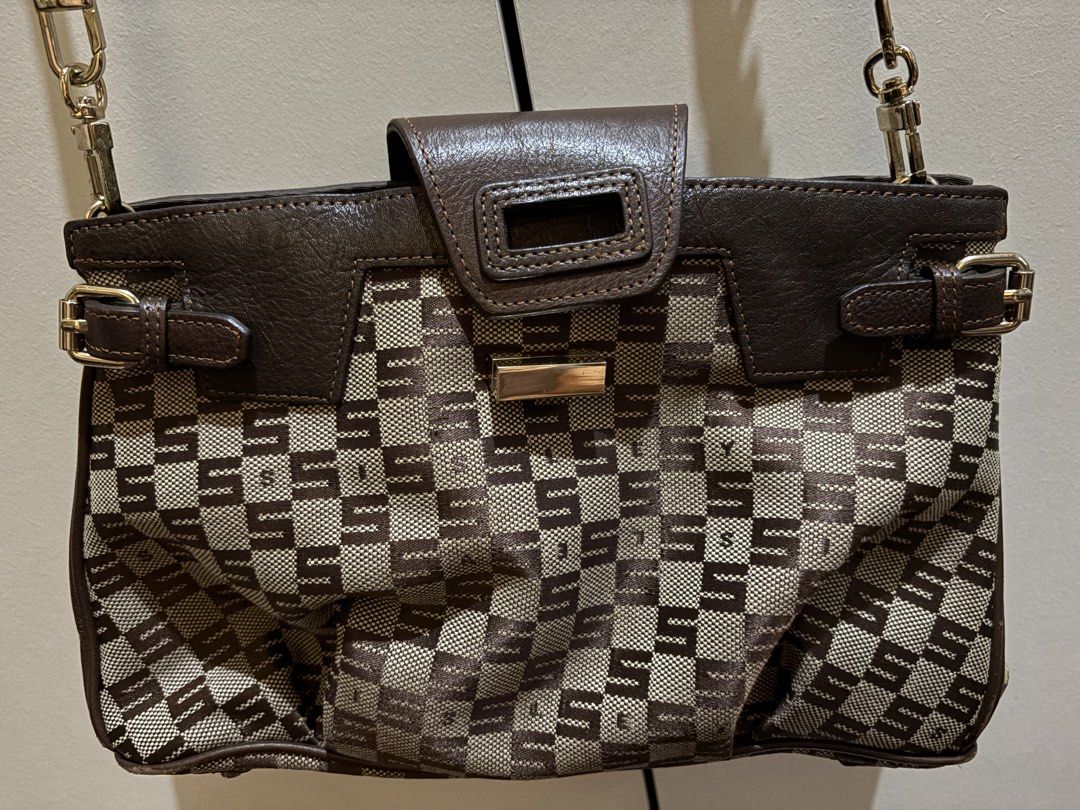 Sisley Italy Brown Shoulder Bag (Category: Shoulder Bags) located in Quezon City. Submitted by strmlnng (Listing ID 1438222541, Image 1). Description: - Sisley Italy shoulder bag - Brown color - Beige checkered pattern - Flap closure with gold-tone metal accent - Detachable chain strap - Zippered interior pocket - Features Sisley Italy label inside Drop your offers. Kindly manage expectation. Thanks!.