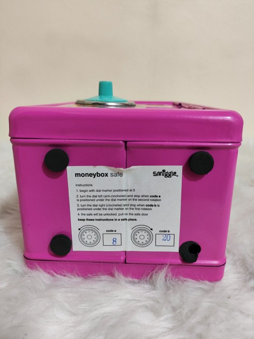 Smiggle Money Box Safe (Category: Safe) located in Cavite. Submitted by tinetaclesss (Listing ID 1438166078, Image 3). Description: like new po may maliit lang na bunp sa corner.