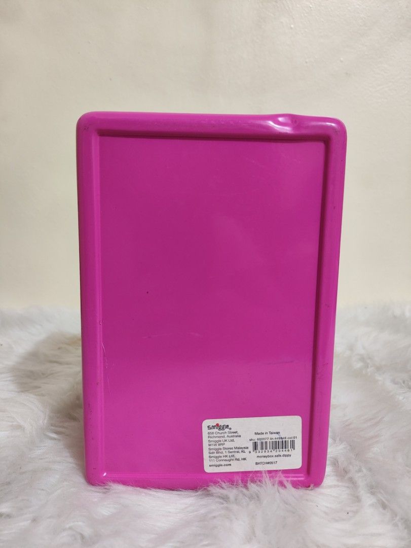 Smiggle Money Box Safe (Category: Safe) located in Cavite. Submitted by tinetaclesss (Listing ID 1438166078, Image 2). Description: like new po may maliit lang na bunp sa corner.