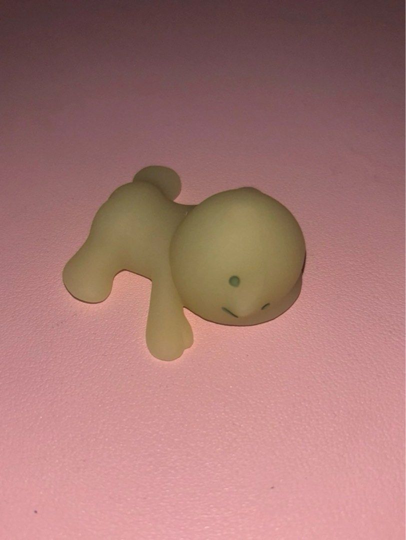 smiski hipper - splat (Category: Designer & Blind Box Toys) located in Singapore. Submitted by frootyy (Listing ID 1438190939, Image 1). Description: brand new sealed in foil with box.
