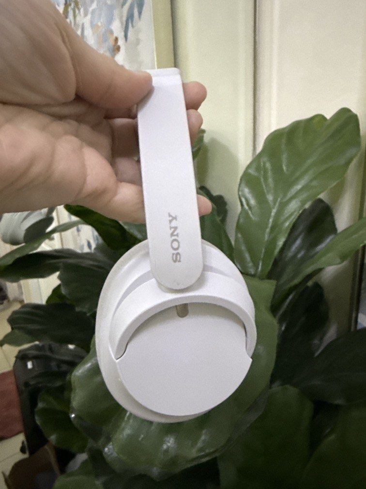 Sony headset (Category: Soundbars, Speakers & Amplifiers) located in Manila. Submitted by ajaypiagv (Listing ID 1438224327, Image 1). Description: Authentic Rfs: upgrade.