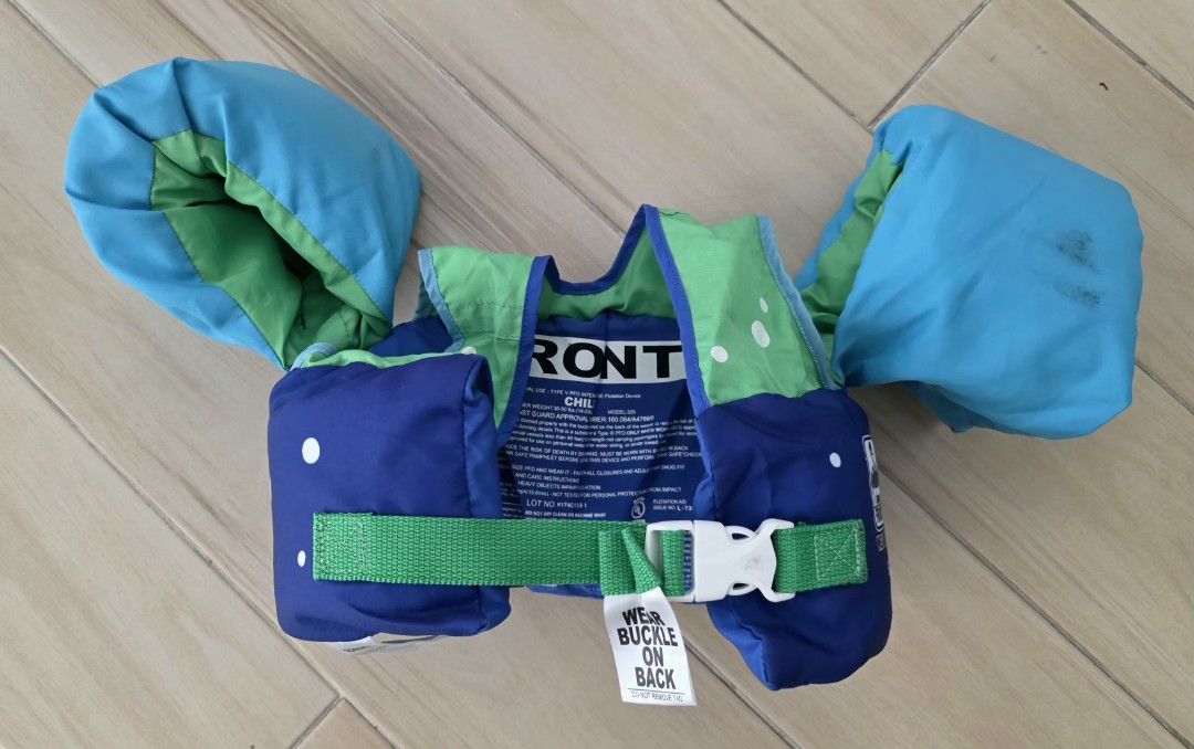 Speedo Child Swim Vest (Category: Other Baby Bathing & Changing Needs) located in Quezon City. Submitted by atomdi (Listing ID 1438182635, Image 2). Description: - Speedo child swim vest. - For children 30-50 lbs. - Fun dolphin and fish design. - Secure buckle closure. - Blue and green color. - US Coast Guard approved..