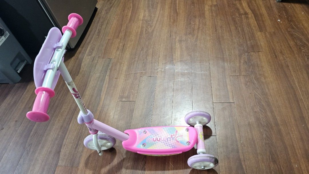 Spinn 3-Wheel Scooter - Pink (Category: Skates, Rollerblades & Scooters) located in Taguig. Submitted by periscopic (Listing ID 1438178560, Image 2). Description: - Pink Spinn 3-wheel scooter - Designed for young riders - Sturdy and stable design - Wide base for added stability - Features a pink handlebar - Colorful deck with Spinn logo - Three wheels for safety and ease of use German Brand Scooter : durable with quality parts .