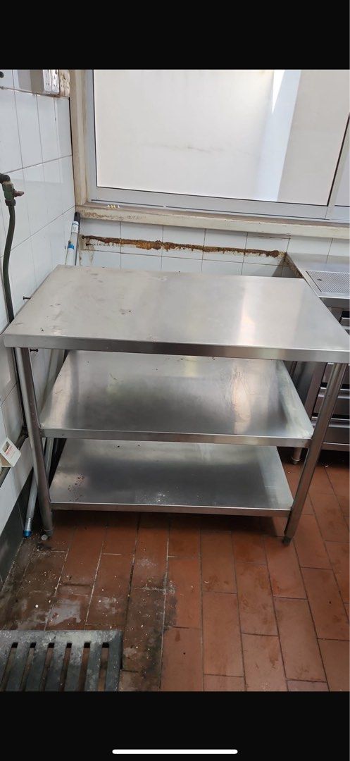 Stainless Steel table455954101374832640