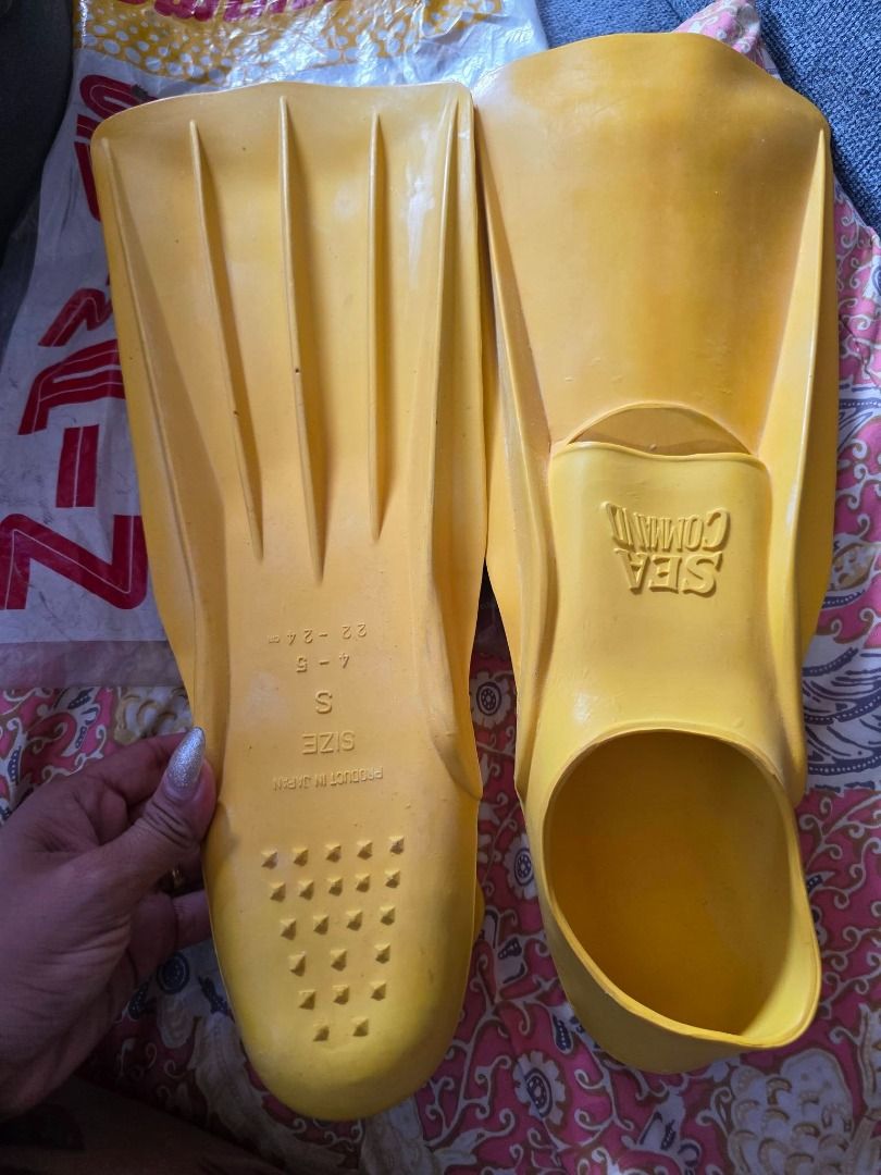 SWIMMING FINS (Category: Water Sports) located in Sablan. Submitted by gongonshelley12 (Listing ID 1438173762, Image 2). Description: PRICE 1500 JAPAN ITEMS.. RUBBER FINS SIZE 6 WOMEN SIZE LIGHTWEIGHT LIKE NEW PA COMPORTABLE SA PAA.. GANDA NG QUALITY.. MAHAL NG MARKET VALUE NITO AABOT NG 3K PLUS.