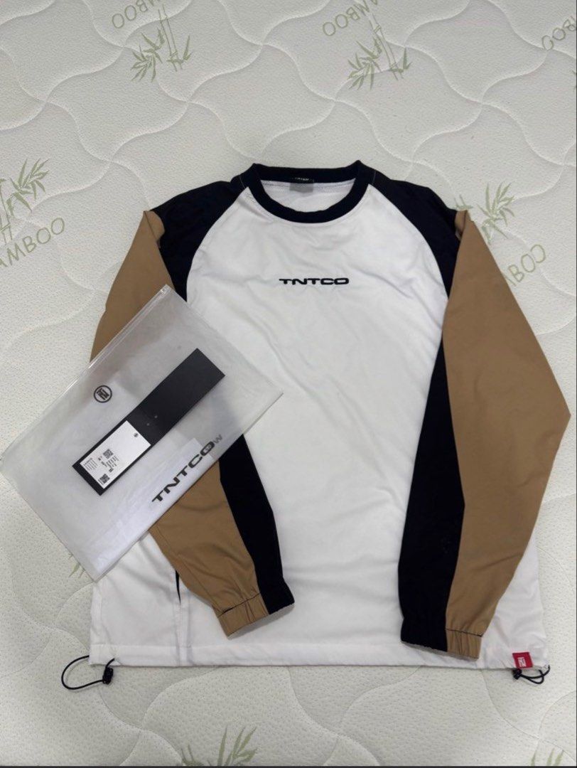 Tntco Long Sleeve Timber (Category: Hoodies) located in Sungai Bakap. Submitted by _ddennis (Listing ID 1438198123, Image 1). Description: ✅Condition tiptop 8/10 ✅Size M (May refer to the chart) ✅Colourway: Black/White/Timber ✅Come in full set include the zip bag and tagging ✅Original Price: RM329 ✅Free Shipping .