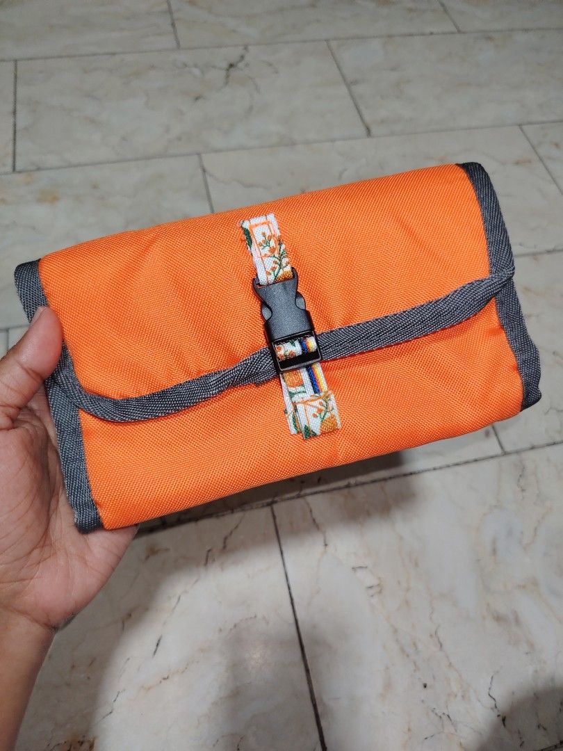 Travel organizer (Category: Travel Essentials & Accessories) located in Cainta. Submitted by tyra0521 (Listing ID 1438250002, Image 1). Description: .