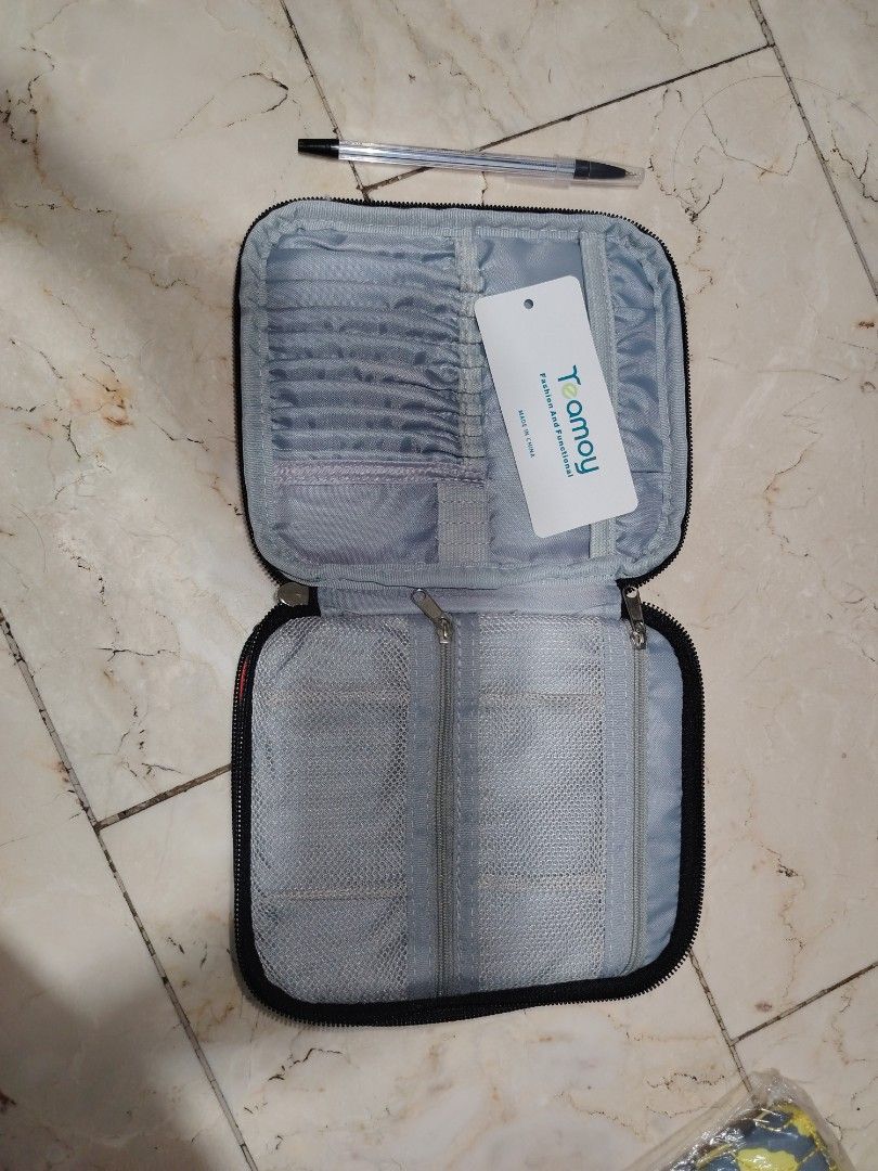 Travel pouch (Category: Purses & Pouches) located in Cainta. Submitted by tyra0521 (Listing ID 1438247986, Image 2). Description: .
