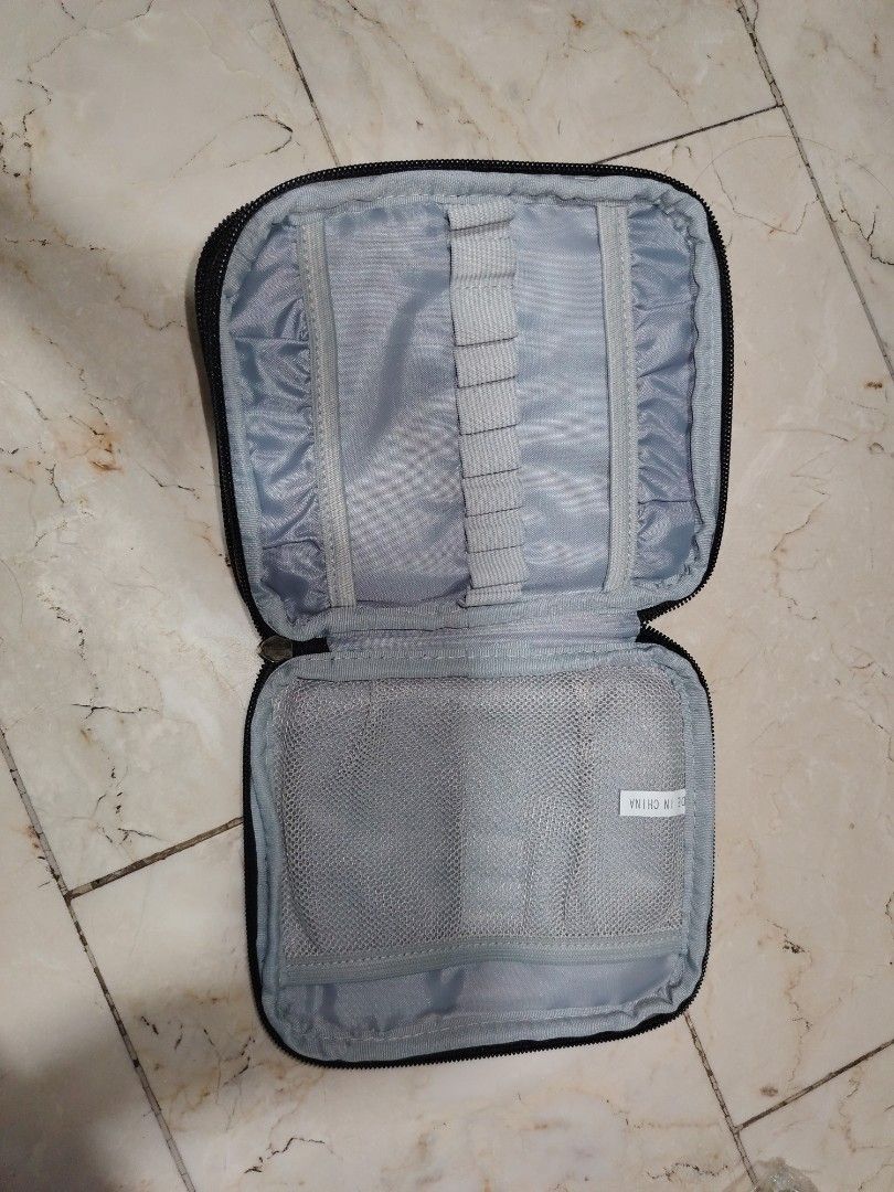 Travel pouch (Category: Purses & Pouches) located in Cainta. Submitted by tyra0521 (Listing ID 1438247986, Image 3). Description: .