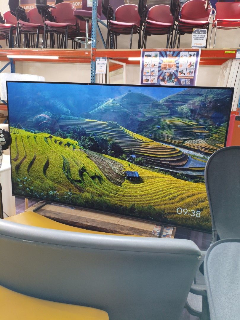 TV OLED BRAVIA XR UHD 4K (Category: TV) located in Manila. Submitted by hmrgrace5. (Listing ID 1438175112, Image 2). Description: - Large screen TV - Sleek design - Displays a vibrant landscape image - In good working condition - Time displayed: 09:38.