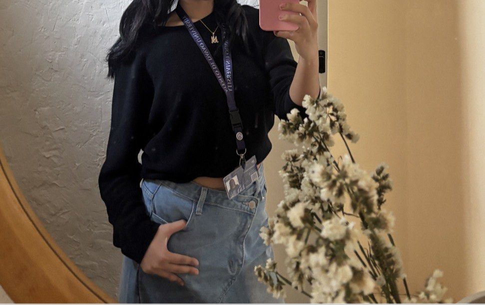 Uniqlo Black Sweater - Size S (Category: Coats, Jackets and Outerwear) located in Davao. Submitted by _manuella (Listing ID 1438141034, Image 3). Description: - Uniqlo black sweater - Size: Small - Style: Crew neck, long sleeves - Versatile for layering or standalone wear - Comfortable material.