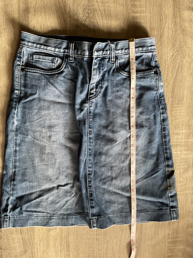 Uniqlo Denim Skirt (Category: Skirts) located in Cainta. Submitted by thingsfromerika (Listing ID 1438111402, Image 3). Description: - Uniqlo denim skirt - Light blue wash - Classic design - Button and zipper closure - Two front and two back pockets - Approximately 17" length - Versatile for various outfits.