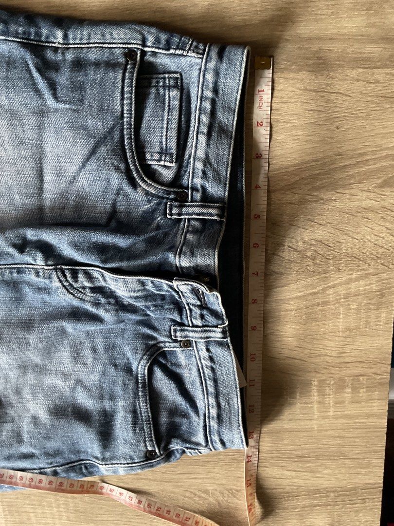 Uniqlo Denim Skirt (Category: Skirts) located in Cainta. Submitted by thingsfromerika (Listing ID 1438111402, Image 2). Description: - Uniqlo denim skirt - Light blue wash - Classic design - Button and zipper closure - Two front and two back pockets - Approximately 17" length - Versatile for various outfits.