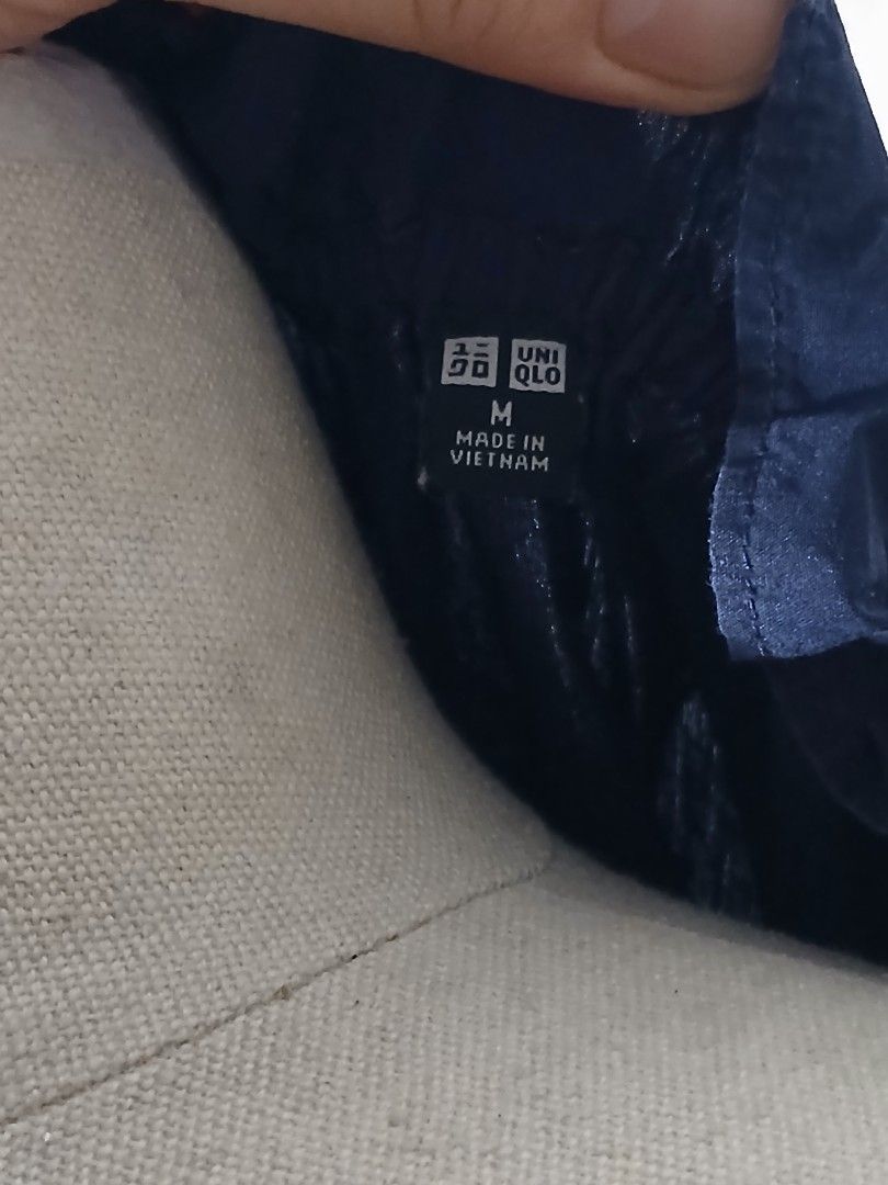 Uni-Qlo Navy blue, Off Shoulder blouse (Category: Blouses) located in Calamba. Submitted by louisa_pons (Listing ID 1438296569, Image 2). Description: Not used, I bought the wrong size so it doesn't fit me. Bought for 650. Fits Small up to Medium. Open for negotiation!!🤗❤️.