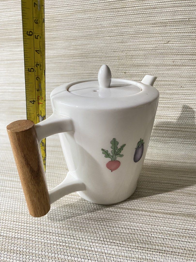 Veggies Pattern in Wooden Handle Ceramic Teapot (Category: Coffee & Tea Tableware) located in Davao. Submitted by shauitoys2019 (Listing ID 1438132634, Image 3). Description: Original quality BRANDED products from Japan. In good condition with minor wear. Please manage your expectation as this is gently used item and doesn’t come with its original packaging nevertheless its in gOod condition. We ship via J&T and Flash MOP GCASH AND BPI BDO BANKS.