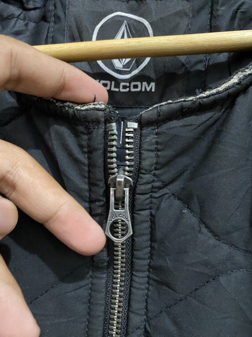 volcom Vest vintage (Category: Activewear) located in Cabanatuan. Submitted by jamaicac (Listing ID 1438265598, Image 3). Description: size Large 23/28 no issue need wash.