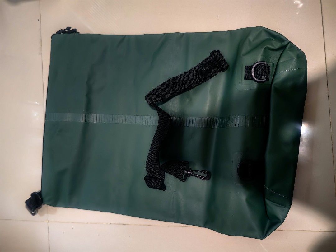 Waterproof bag 20 liters (Category: Backpacks) located in Cavite. Submitted by jjcollectiveshop (Listing ID 1438143914, Image 2). Description: bahala na kayo dyan paunahan.