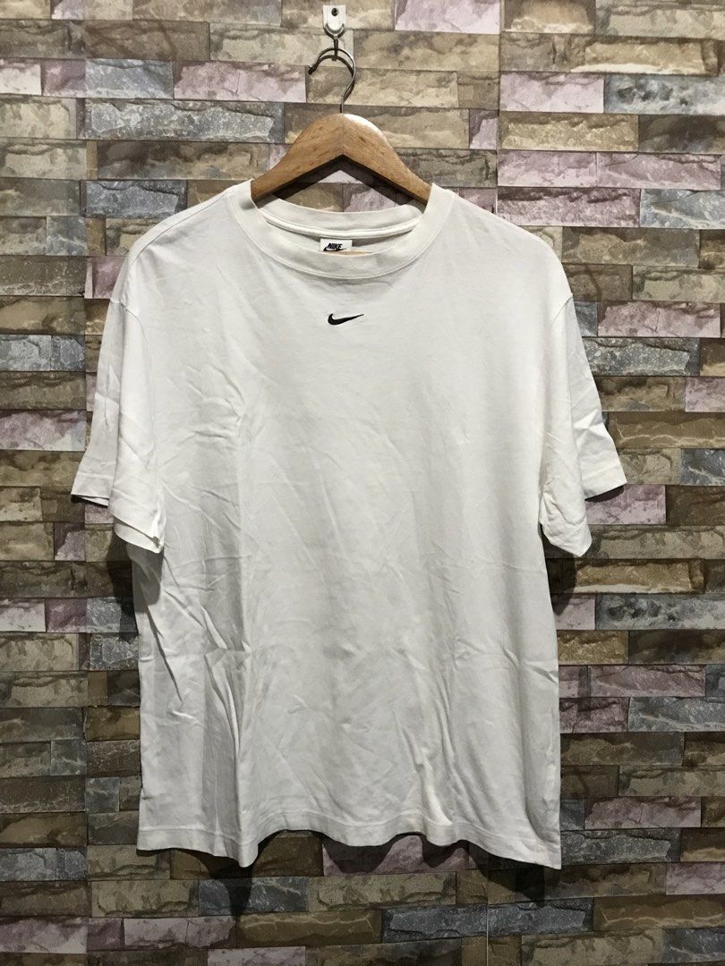 White Nike Mid Embroidered Swoosh (Category: Tshirts & Polo Shirts ) located in Cavite. Submitted by goofyasschigga (Listing ID 1438265074, Image 1). Description: .