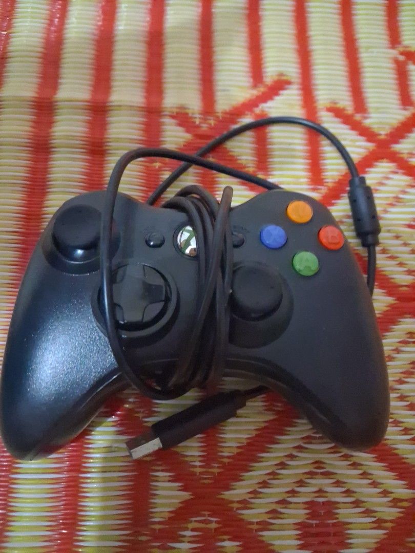 Xbox Controller (Category: Controllers) located in Kuala Lumpur. Submitted by nasri457 (Listing ID 1438267809, Image 2). Description: Condition macam baru.Dah x main xbox.Boleh connect dengan pc atau laptop.