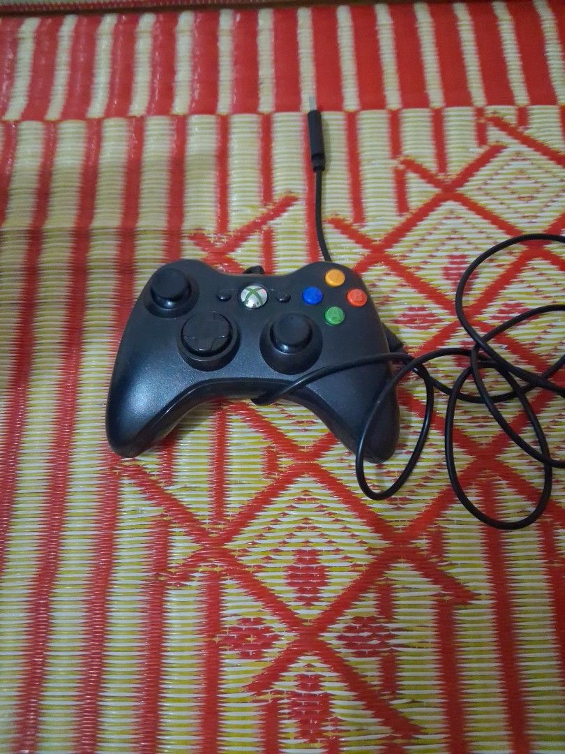 Xbox Controller (Category: Controllers) located in Kuala Lumpur. Submitted by nasri457 (Listing ID 1438267809, Image 3). Description: Condition macam baru.Dah x main xbox.Boleh connect dengan pc atau laptop.