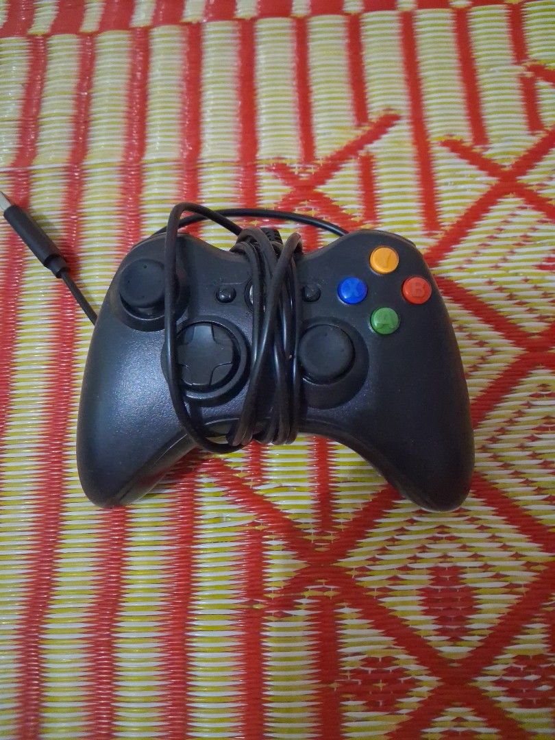 Xbox Controller (Category: Controllers) located in Kuala Lumpur. Submitted by nasri457 (Listing ID 1438267809, Image 1). Description: Condition macam baru.Dah x main xbox.Boleh connect dengan pc atau laptop.