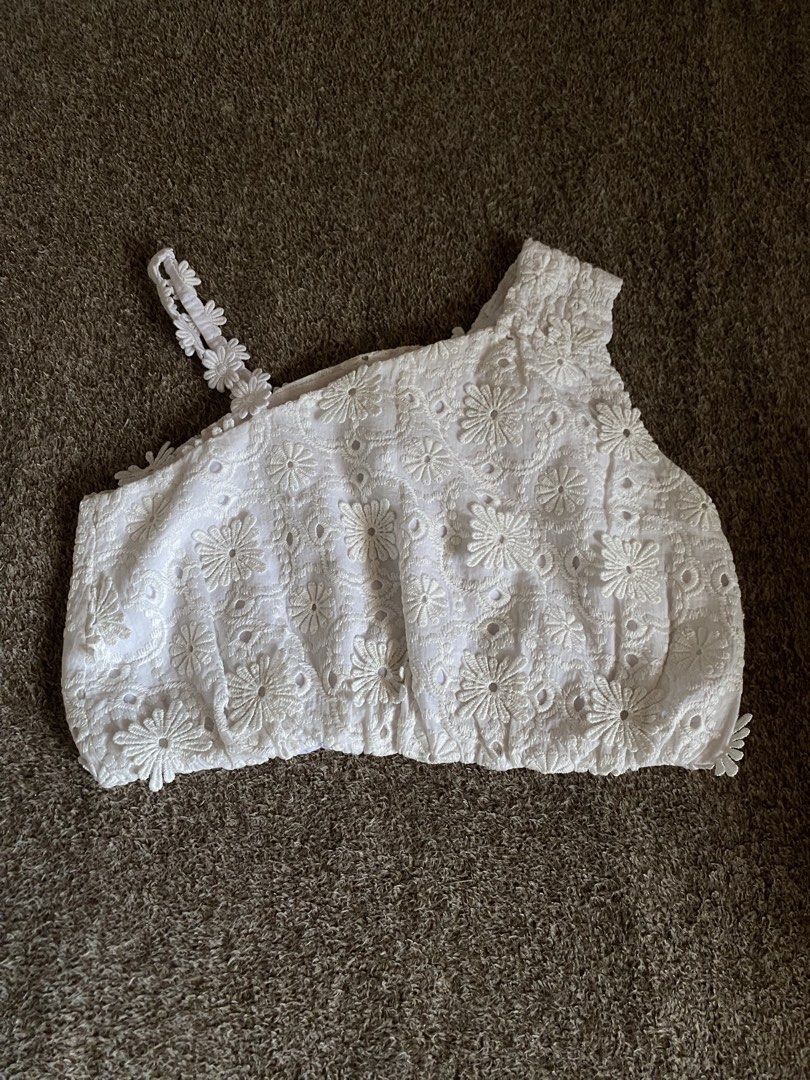 Zara & Lefties White Tops (Category: Babies & Kids Fashion) located in Tagbilaran City. Submitted by rianena (Listing ID 1438119005, Image 2). Description: best fits 7-8Y.