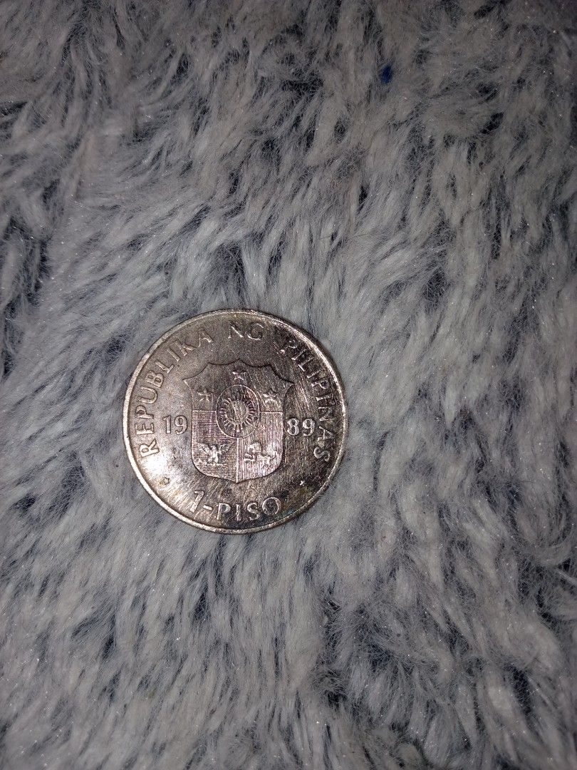 1988-1998 Philippine One Piso Coin (Category: Currency) located in Manila. Submitted by daz_z (Listing ID 1438338617, Image 2). Description: - Philippine One Piso coin (1988-1998) - Features "Dekada ng Kaunlaran" design - Displays the Philippine coat of arms - Year visible on both sides - Perfect for coin collectors.