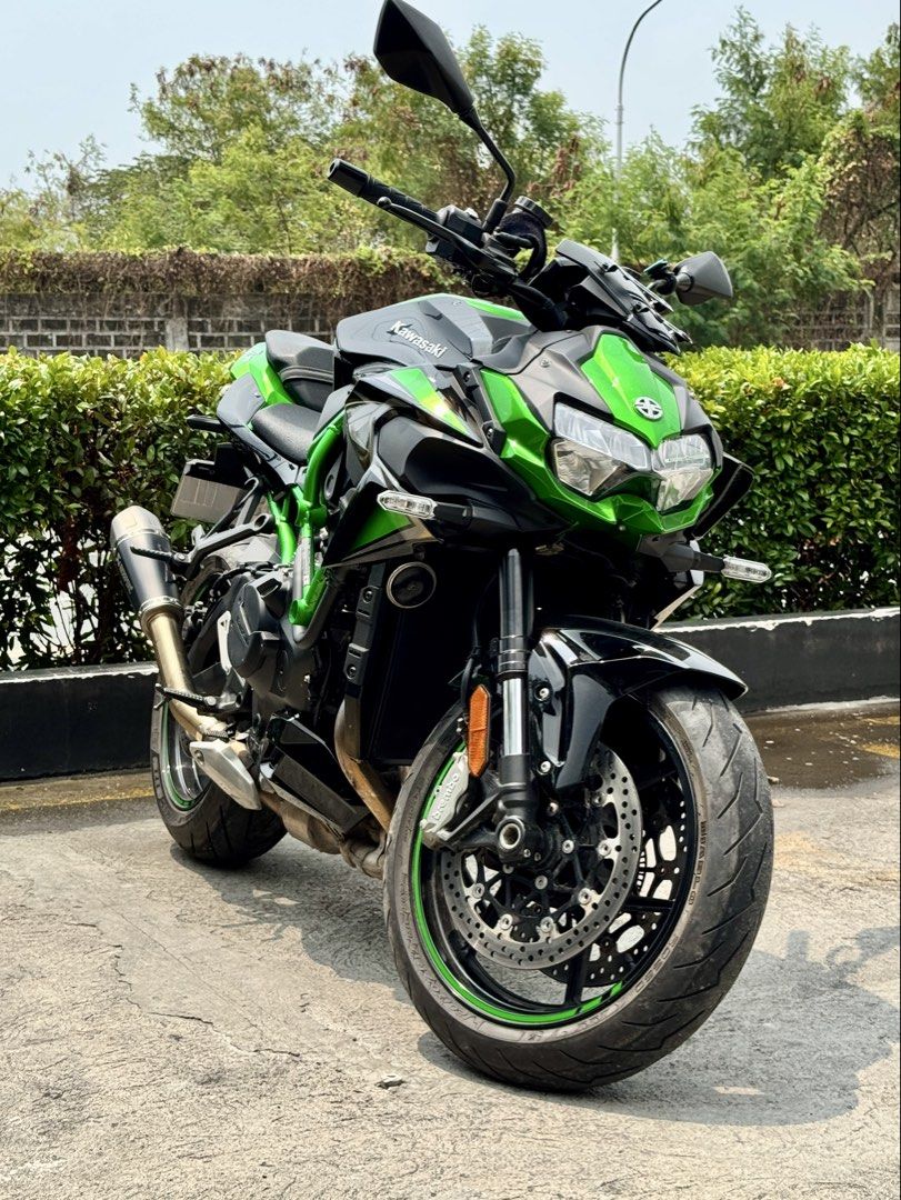 2022 Kawasaki ZH2 Negotiable (Category: Motorbikes for Sale) located in Paranaque City. Submitted by zeph10311 (Listing ID 1438497927, Image 3). Description: 🏍️ FOR SALE: 2022 Kawasaki Z H2 🔥 Supercharged Hyper Naked Beast 🔥 ✅ 5K+ KM ODO only ✅ Original Titanium Akrapovič Exhaust ✅ Well-maintained / Fresh condition ✅ Powerful 998cc Supercharged Engine ✅ Smooth shifting / No issue ✅ Complete papers & registered ✅ Ready for long rides or weekend