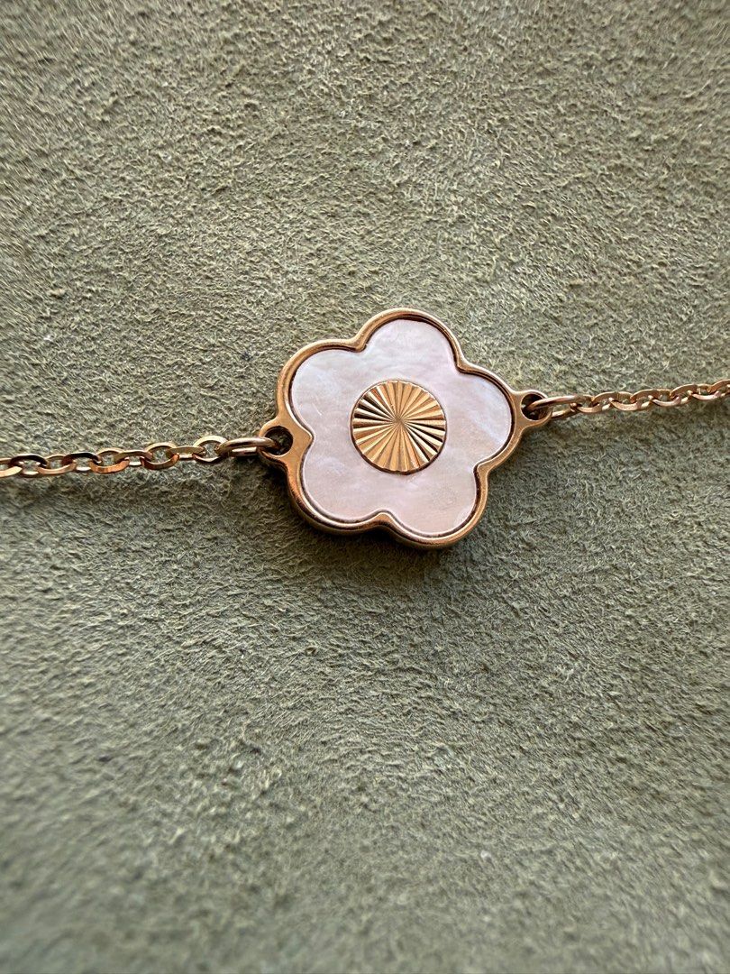 Scanavin Farfashia Bracelet (Category: Bracelets) located in Makati City. Submitted by aurummaison (Listing ID 1438391291, Image 2). Description: 3 grams.