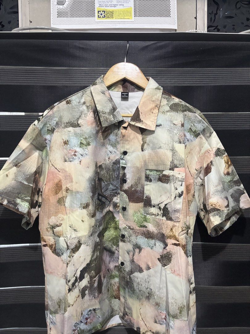 Abstract Print Short Sleeve Shirt (Category: Tshirts & Polo Shirts ) located in Manila. Submitted by jonard2297 (Listing ID 1438410548, Image 1). Description: - EU Infinite Styles shirt - Short-sleeved with abstract print - Classic collar - Front pocket - Button-down closure - Lightweight fabric - Ideal for warm weather.