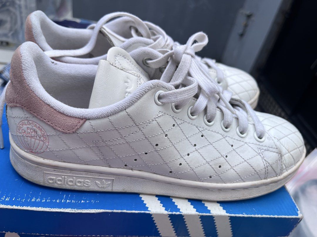 Adidas Stan Smith W FV4070 (Category: Sneakers) located in Cainta. Submitted by llsamson2000 (Listing ID 1438316751, Image 1). Description: - Adidas Stan Smith W sneakers - Color: White with pink accents - Features quilted design - Adidas logo on tongue and heel - Size: US 7, UK 5, EUR 38 2/3 - Comes with original box.