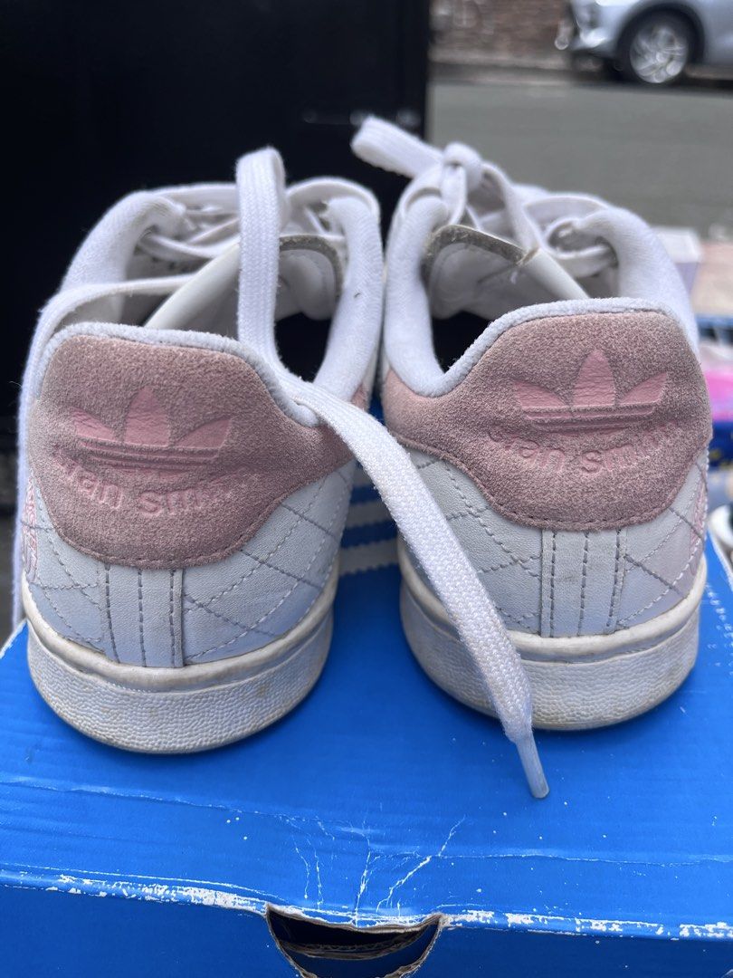 Adidas Stan Smith W FV4070 (Category: Sneakers) located in Cainta. Submitted by llsamson2000 (Listing ID 1438316751, Image 2). Description: - Adidas Stan Smith W sneakers - Color: White with pink accents - Features quilted design - Adidas logo on tongue and heel - Size: US 7, UK 5, EUR 38 2/3 - Comes with original box.