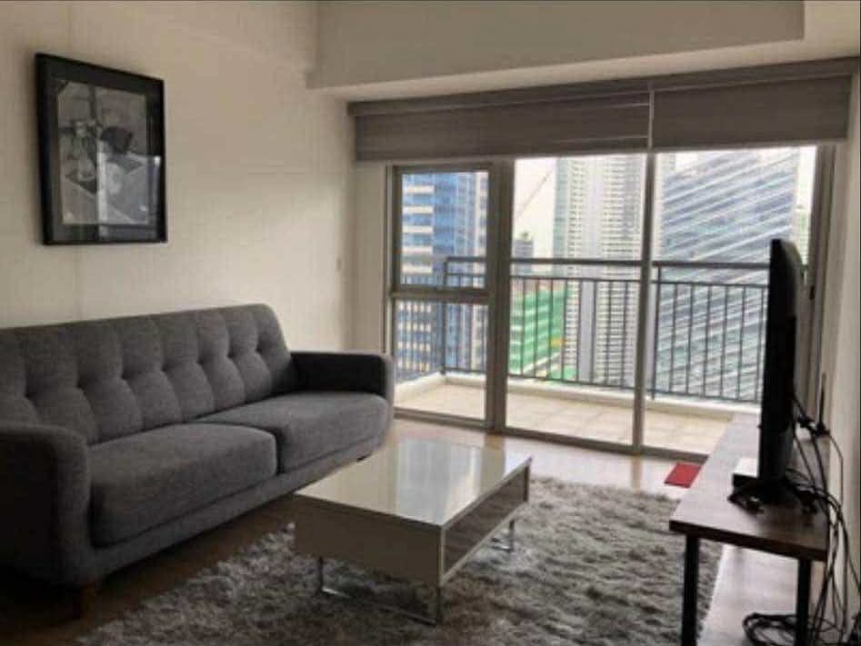 Alveo Verve Tower 1 BGC condominium (Category: Apartments & Condos) located in Antipolo. Submitted by capizexport (Listing ID 1438429435, Image 2). Description: Alveo Verve Tower 1 BGC condominium. Located near Jordan Store Manila and Serendra. 1 bedroom unit with balcony No parking Toilet and bathroom Sofa and Sala / dining / kitchen Prime location near the following areas: Philippine Stock Exchange Central Square Shangrila hotel BGC Fully furni