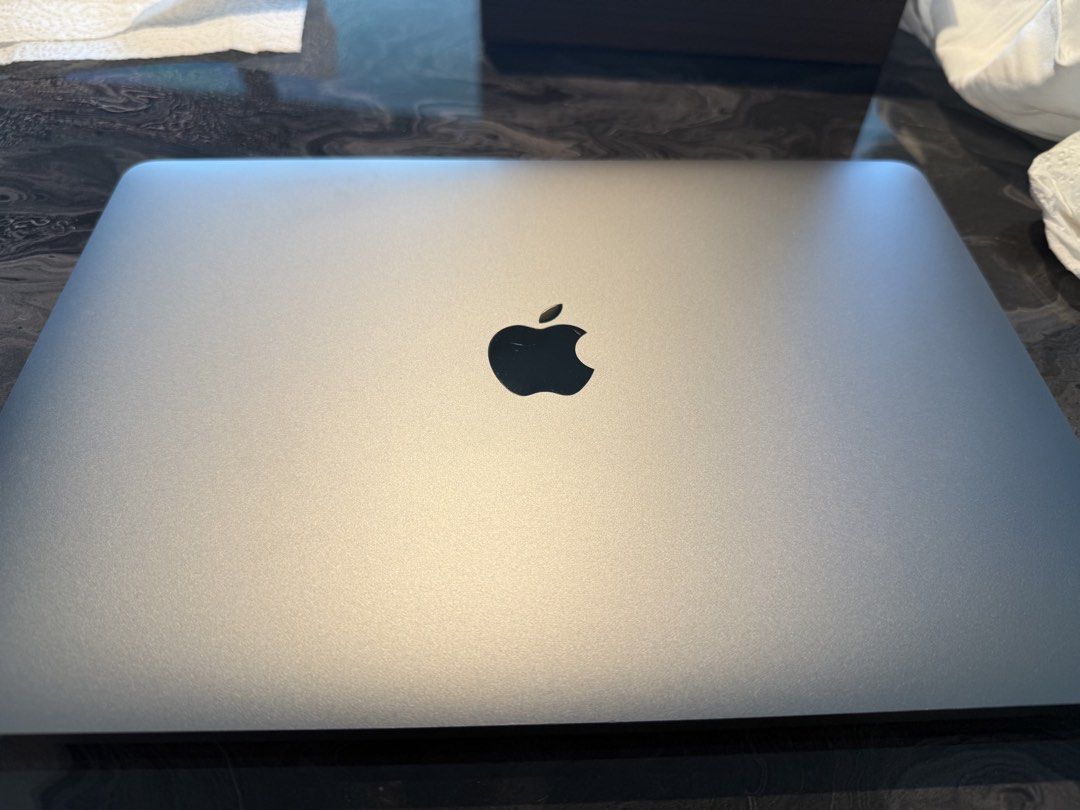 Apple MacBook Pro 13-inch (2020)456384084884203520