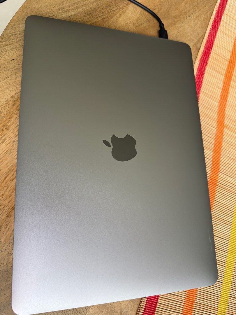 Apple Macbook Pro456499894305443840