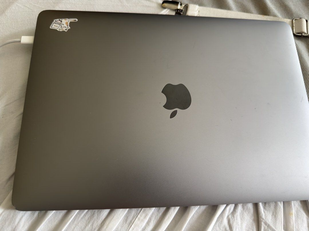 Apple MacBook Pro - Silver456607178509537283