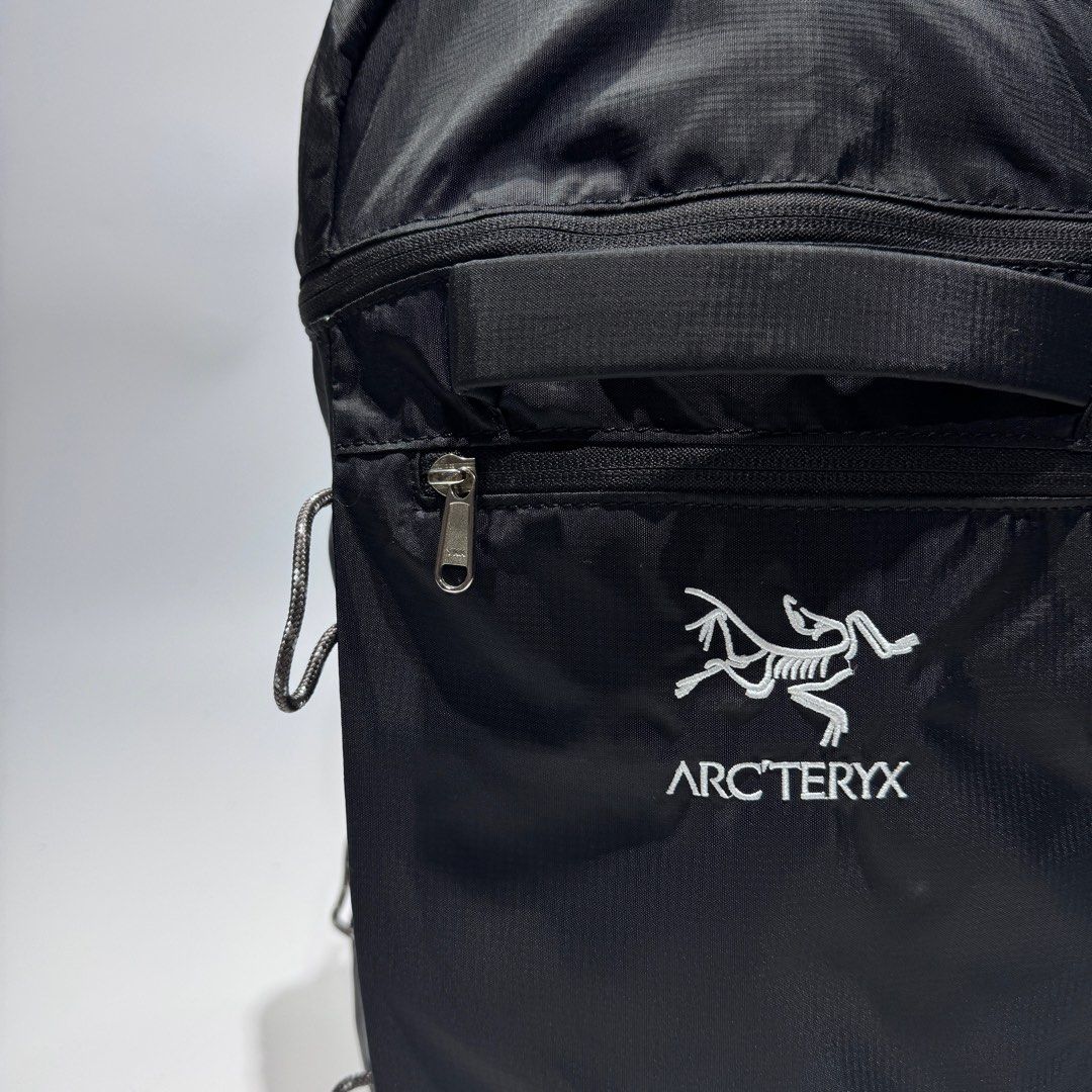 Arcteryx 15L BackPack (Category: Backpacks) located in Manila. Submitted by wisecloud_1b4b3c (Listing ID 1438393554, Image 3). Description: Arcteryx 15L BackPack Index Unisex -Lightweight -WaterProof -Dimes 17x12 Like New No issue 📍Baliuag Bulacan 🛵 Lalamove/Flash/JnT/LBC.