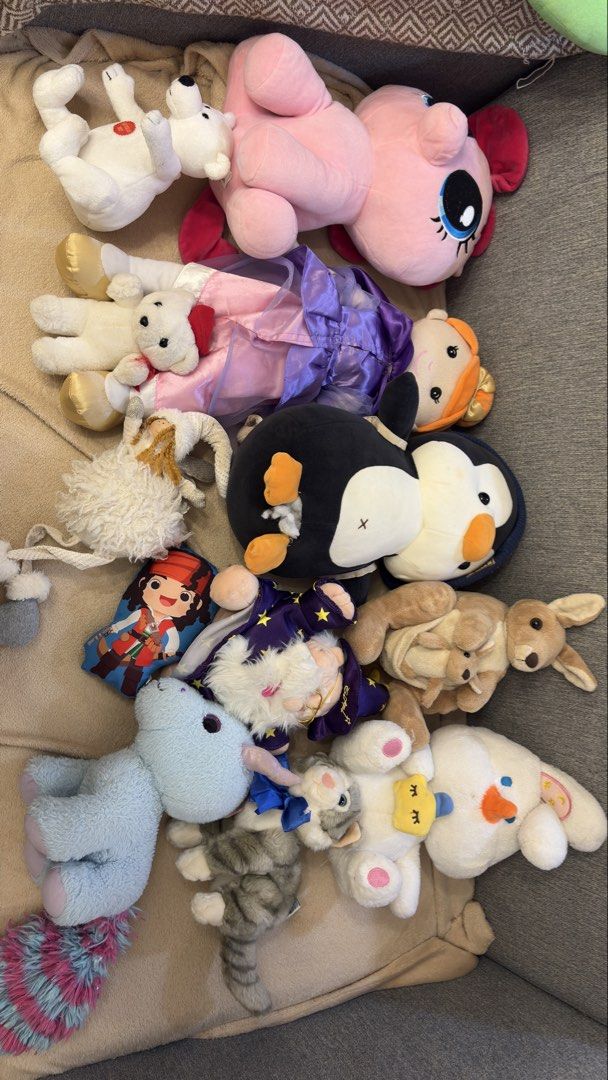 Assorted Plush Toys (Category: Plushies & Soft Toys) located in Manila. Submitted by lem028 (Listing ID 1438466173, Image 1). Description: - Assorted plush toys for sale! What you see is what you get P650.00 only Pay via BPI/ Landbank / Gcash Delivery only via Grab/ Lalamove Items coming from Brgy Rosario,Pasig City.