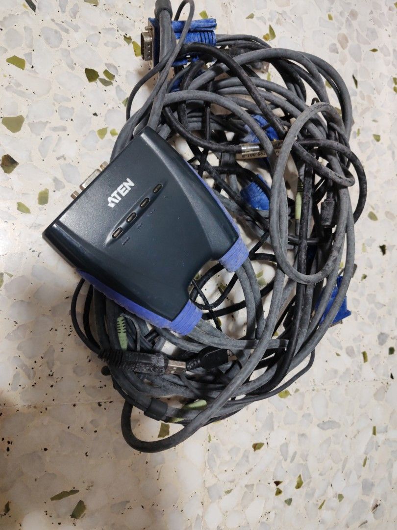 ATEN KVM Switch with Cables456840890056724480