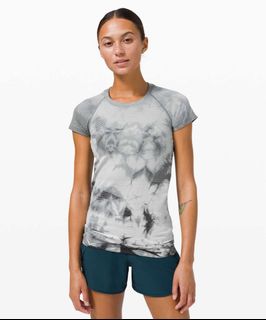 (Category: ) located in . Submitted by y2k.luxury.streetwear.outdoor (Listing ID 1438485625, Image 1). Description: .