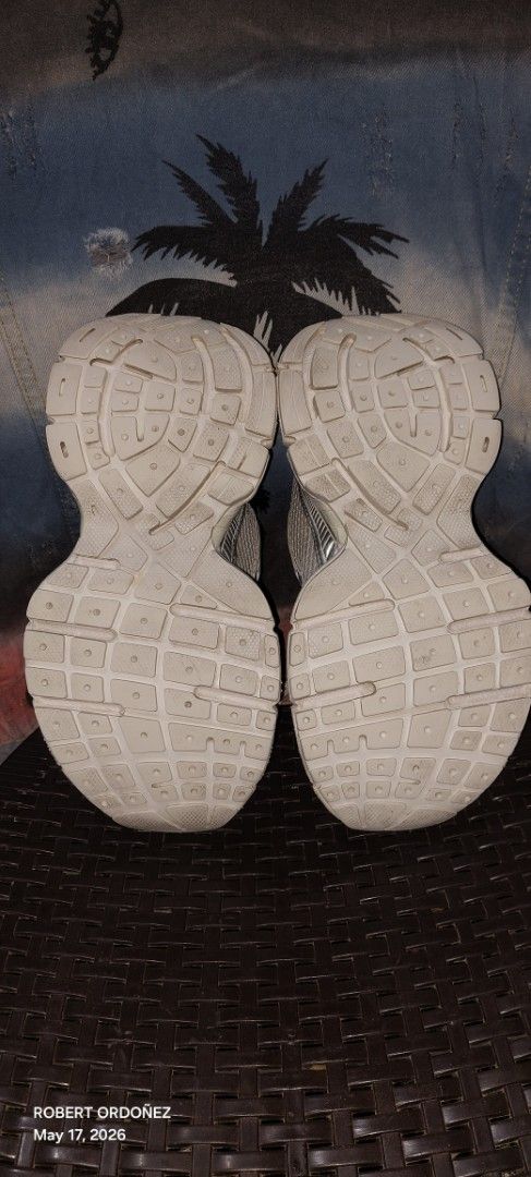 Balenciaga 3XL Sneakers (Category: Sneakers) located in Candelaria. Submitted by RHOBZ29 (Listing ID 1438471645, Image 3). Description: - Balenciaga 3XL Sneakers - Light Grey Colorway - Size: EUR 38, US 5, JP 25 - Chunky Sole Design - Reflective Accents - Signs of Wear: Visible sole wear and creasing on the upper..