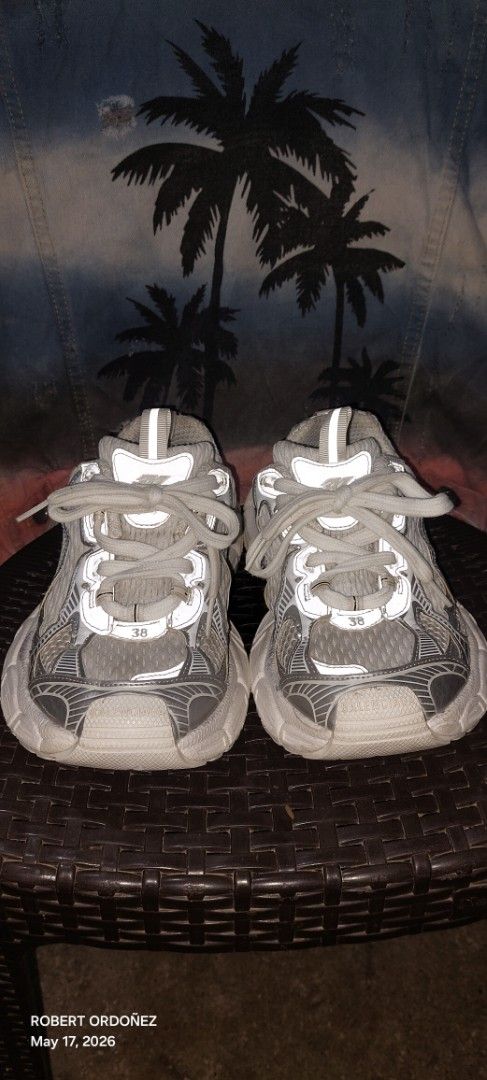 Balenciaga 3XL Sneakers (Category: Sneakers) located in Candelaria. Submitted by RHOBZ29 (Listing ID 1438471645, Image 2). Description: - Balenciaga 3XL Sneakers - Light Grey Colorway - Size: EUR 38, US 5, JP 25 - Chunky Sole Design - Reflective Accents - Signs of Wear: Visible sole wear and creasing on the upper..