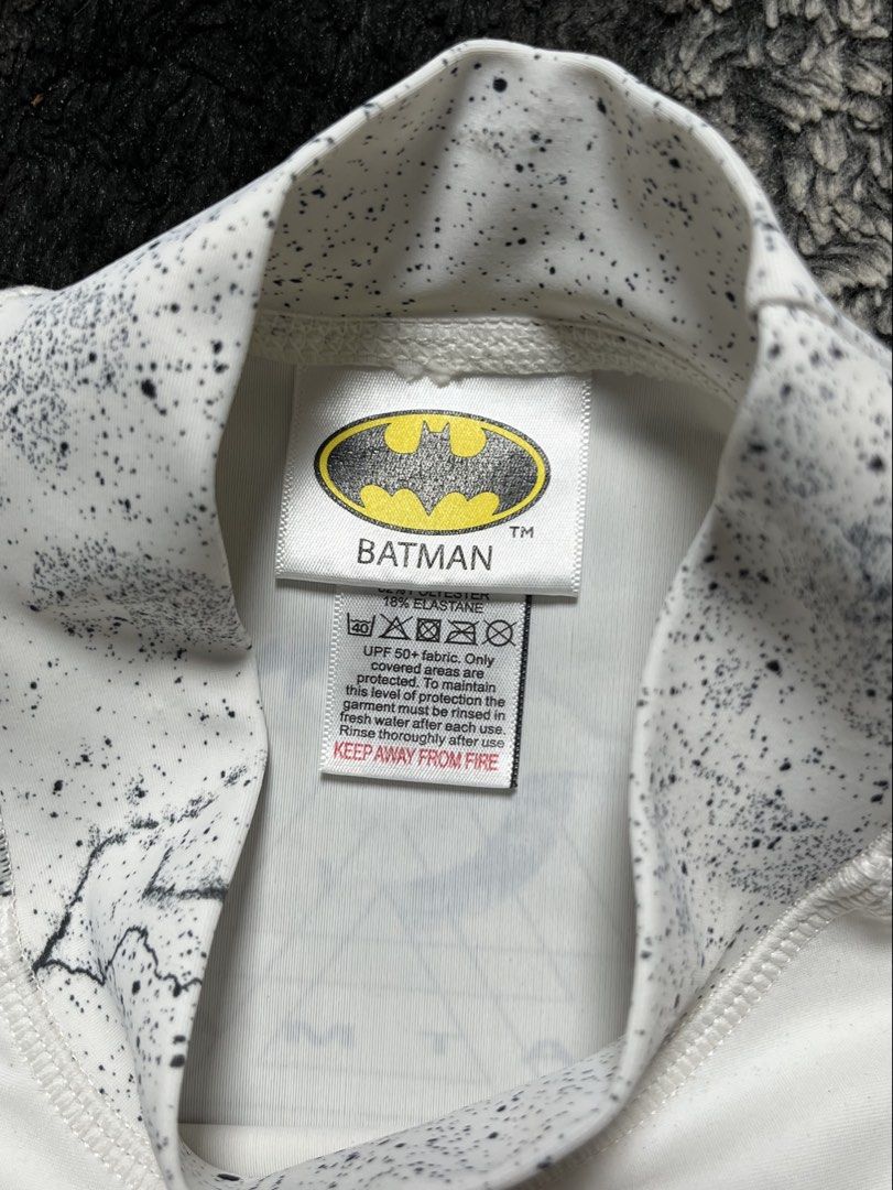 Batman DC s21 Youngla gymshark vibes compression shirt (Category: Activewear) located in Manila. Submitted by z_enzo (Listing ID 1438361221, Image 3). Description: When worn reference 5’8 58kg condition: 7/10 Color rate: 8/10 measurements : 24/16.5 (youthsize on tag, best fit s-m) issue : Sticky front print (idk if normal) 📌Garments are washed, clean, & ready to wear 📌Color may vary from the photo shown 📌 Payment first basis [TAGS] : Youngla g
