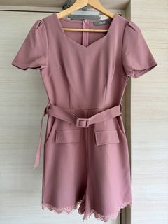 (Category: ) located in . Submitted by lovemydressingcloset (Listing ID 1438464385, Image 1). Description: .